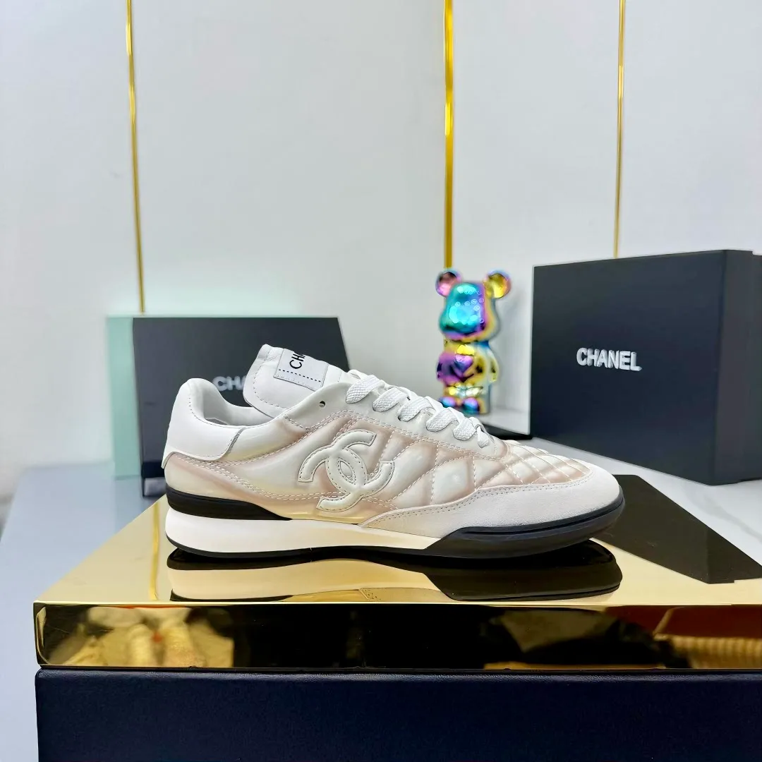 👟👟Ex-factory price 640👟👟 Top version Chanel Chanel - 2025 counter top casual sports shoes This sneaker is a classic design; the upper is electro-embroidered with a variety of techniques; the outsole is fashionable and sporty; it is unusual to incorporate a variety of color matching elements... The diversified mix and match is very beautiful and versatile, and can be used for leisure, fashion, sports and outdoor... ꫛꫀꪝ Go➫ Material: ❶The upper is made of: original cowhide ❷The inner lining is made of: original imported sheepskin ❸The outsole is based on: original TPU combination outsole Full set of boutique packaging for women 35–41 👉
